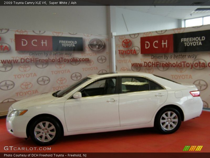 Super White / Ash 2009 Toyota Camry XLE V6