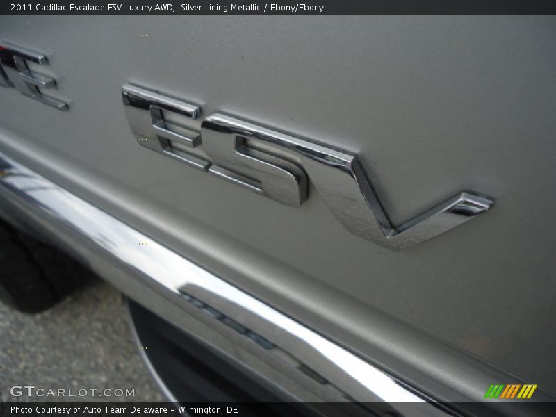Silver Lining Metallic / Ebony/Ebony 2011 Cadillac Escalade ESV Luxury AWD