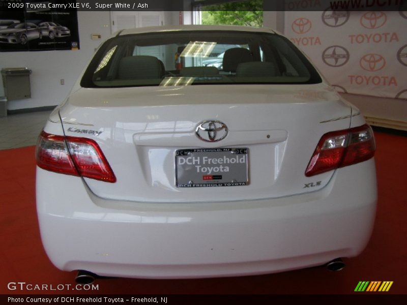 Super White / Ash 2009 Toyota Camry XLE V6