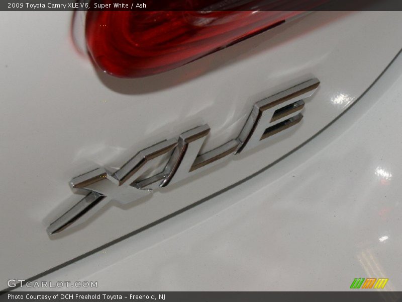 Super White / Ash 2009 Toyota Camry XLE V6