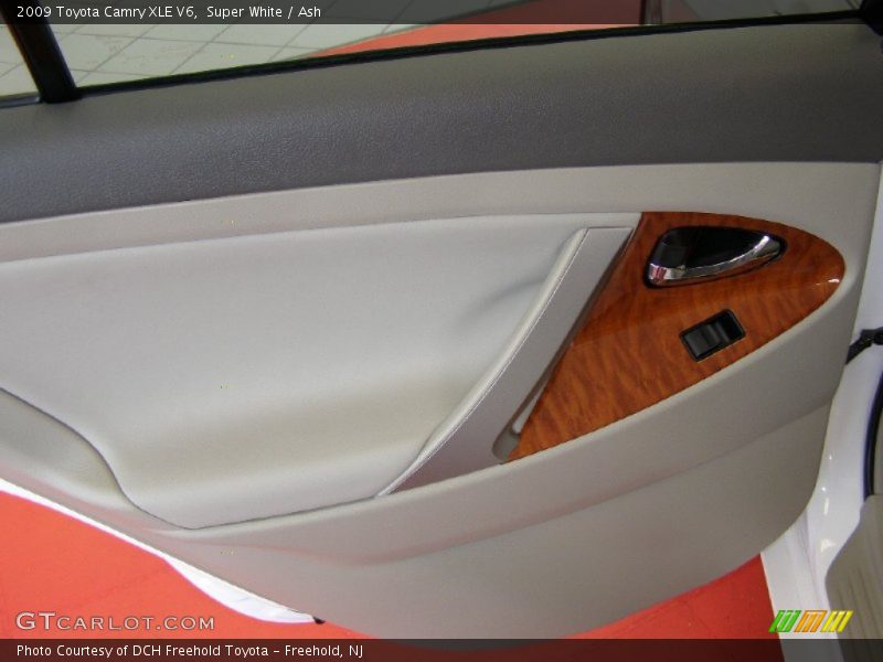Super White / Ash 2009 Toyota Camry XLE V6