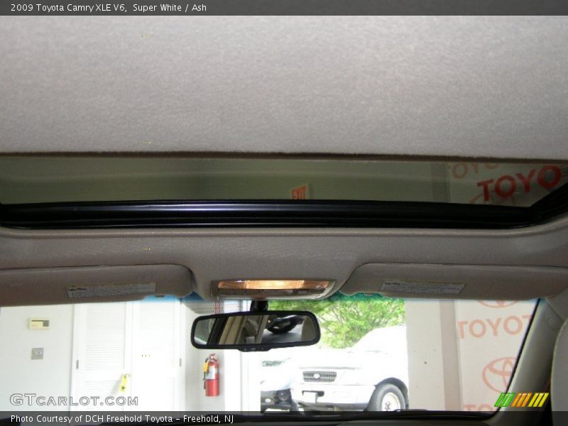 Super White / Ash 2009 Toyota Camry XLE V6