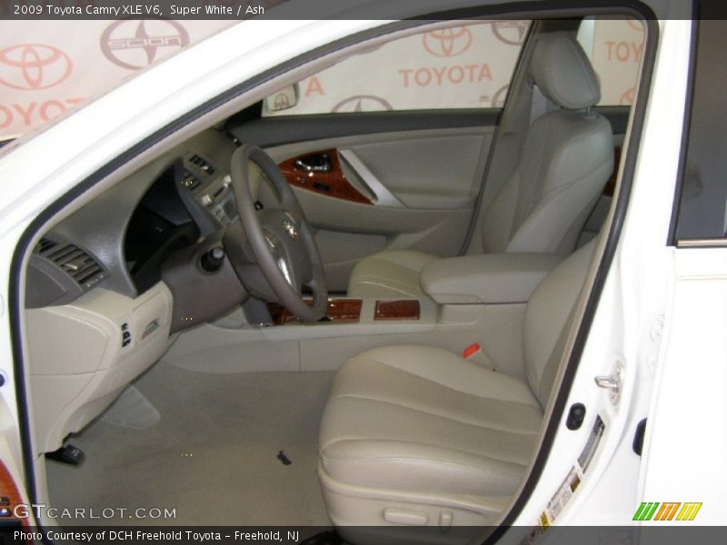Super White / Ash 2009 Toyota Camry XLE V6