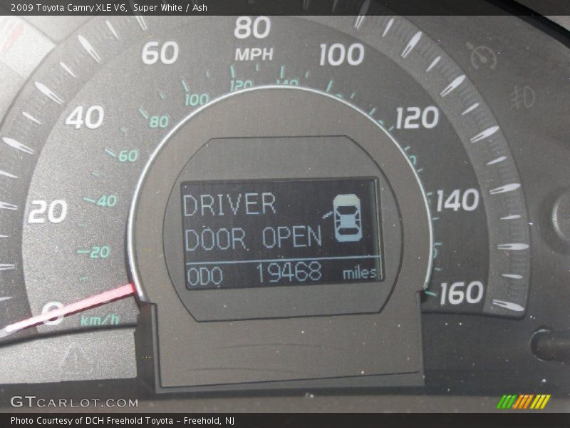 Super White / Ash 2009 Toyota Camry XLE V6