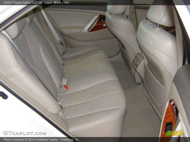 Super White / Ash 2009 Toyota Camry XLE V6