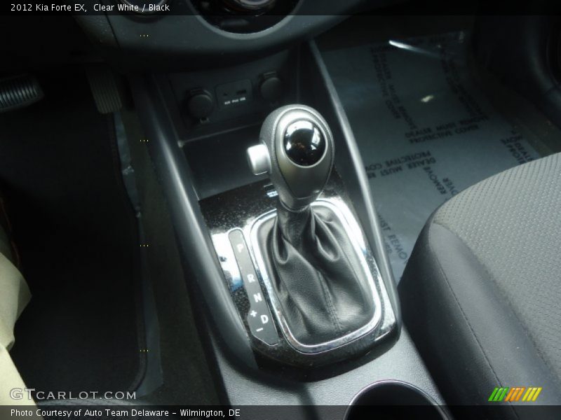 Clear White / Black 2012 Kia Forte EX