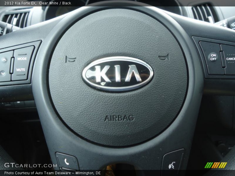 Clear White / Black 2012 Kia Forte EX
