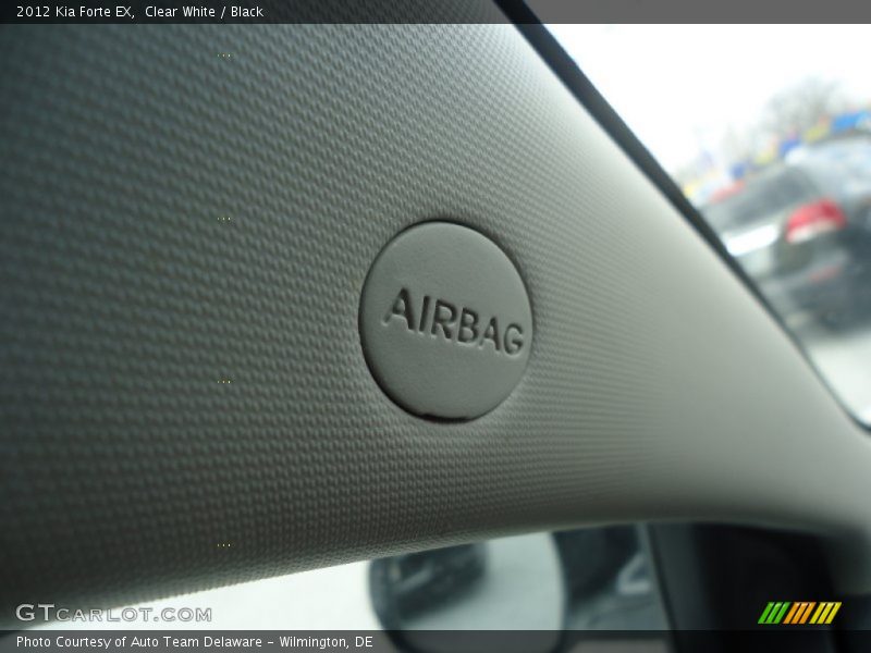 Clear White / Black 2012 Kia Forte EX