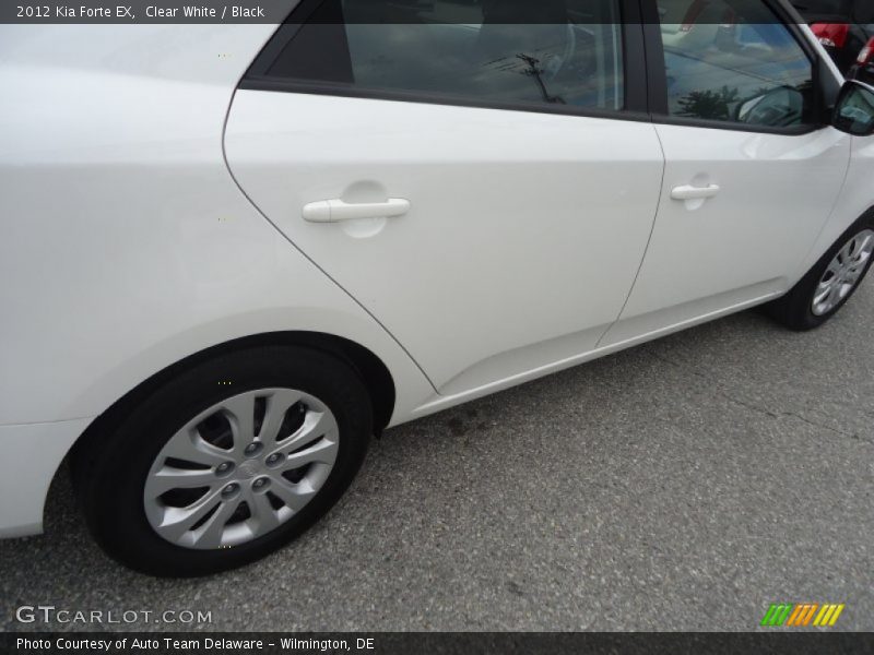 Clear White / Black 2012 Kia Forte EX