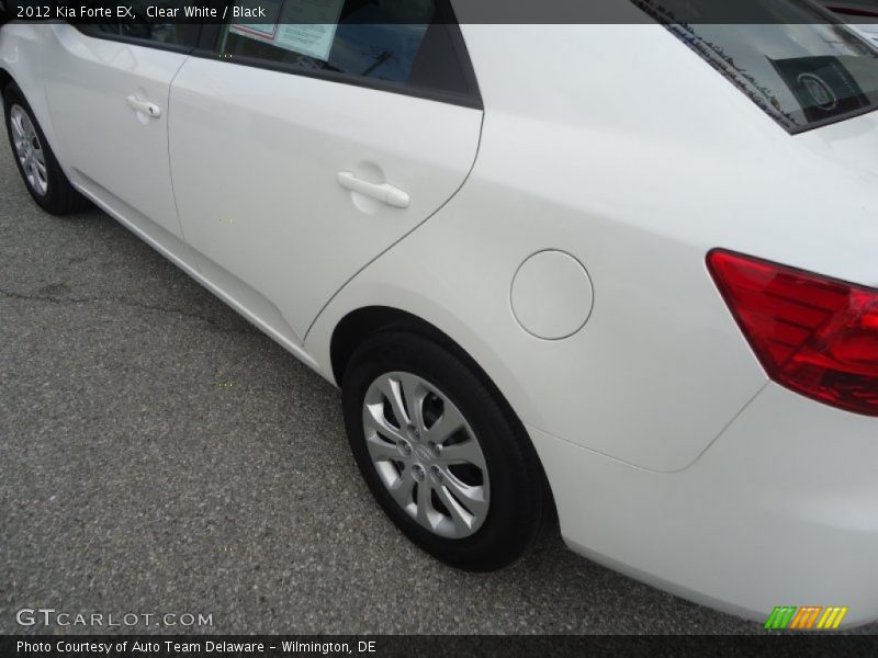 Clear White / Black 2012 Kia Forte EX