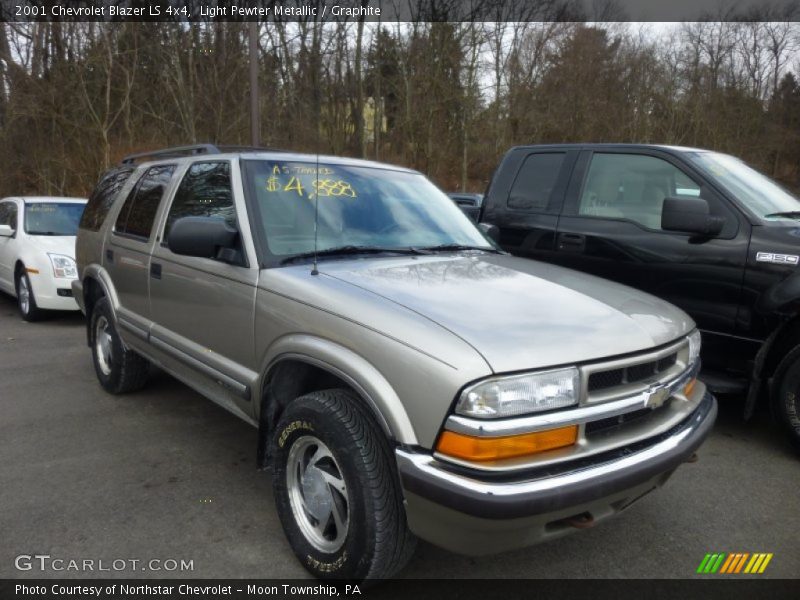Front 3/4 View of 2001 Blazer LS 4x4
