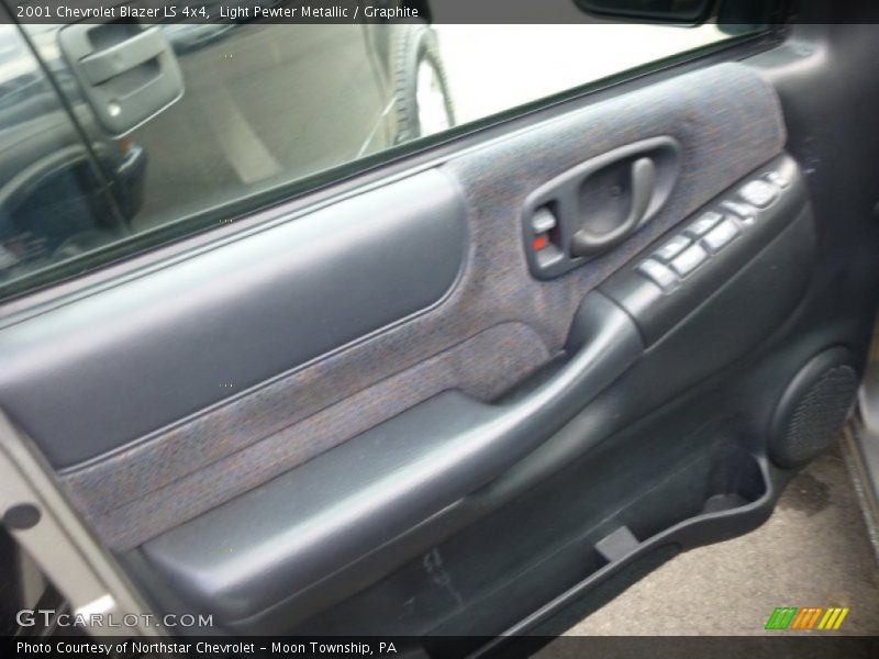 Light Pewter Metallic / Graphite 2001 Chevrolet Blazer LS 4x4