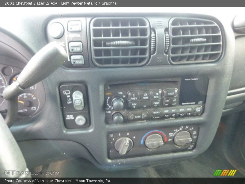 Light Pewter Metallic / Graphite 2001 Chevrolet Blazer LS 4x4