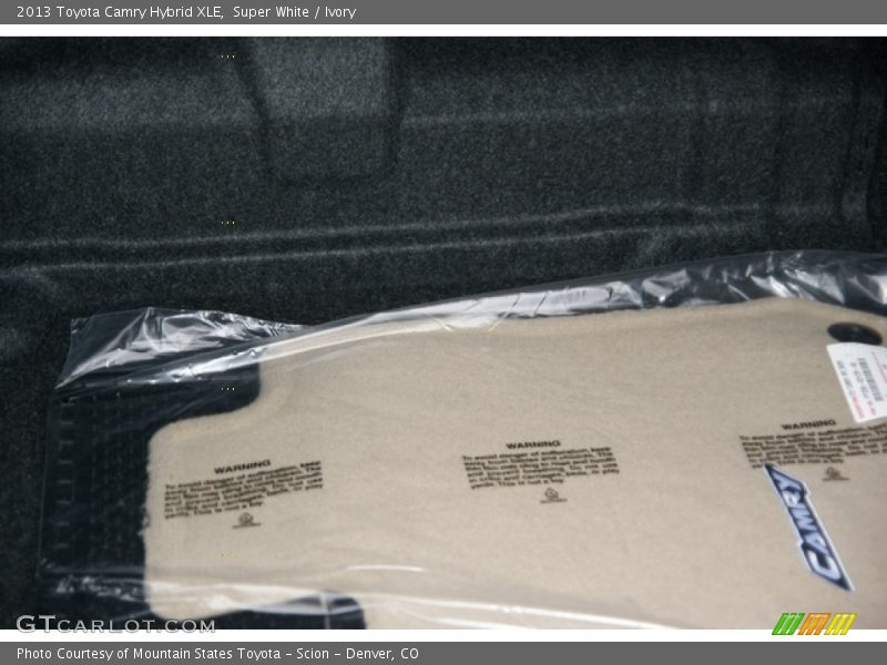 Super White / Ivory 2013 Toyota Camry Hybrid XLE