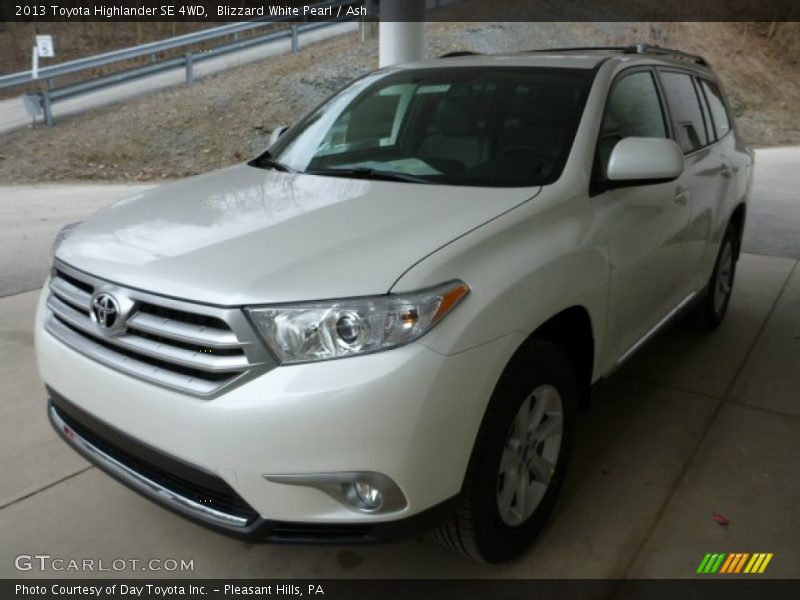 Blizzard White Pearl / Ash 2013 Toyota Highlander SE 4WD