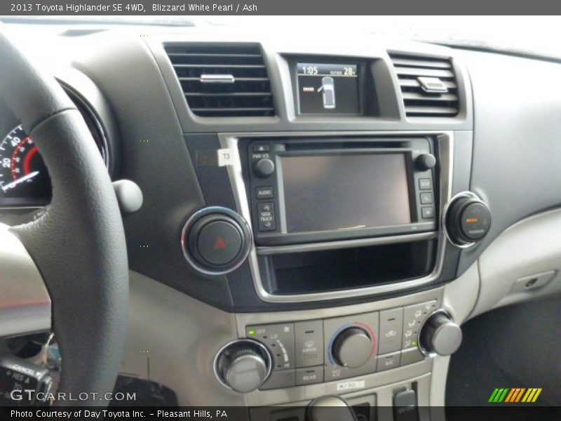Blizzard White Pearl / Ash 2013 Toyota Highlander SE 4WD