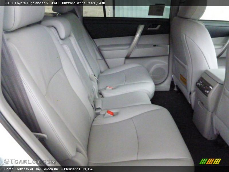 Blizzard White Pearl / Ash 2013 Toyota Highlander SE 4WD