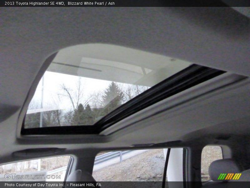Blizzard White Pearl / Ash 2013 Toyota Highlander SE 4WD