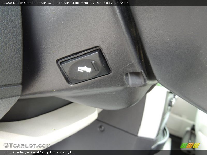 Light Sandstone Metallic / Dark Slate/Light Shale 2008 Dodge Grand Caravan SXT