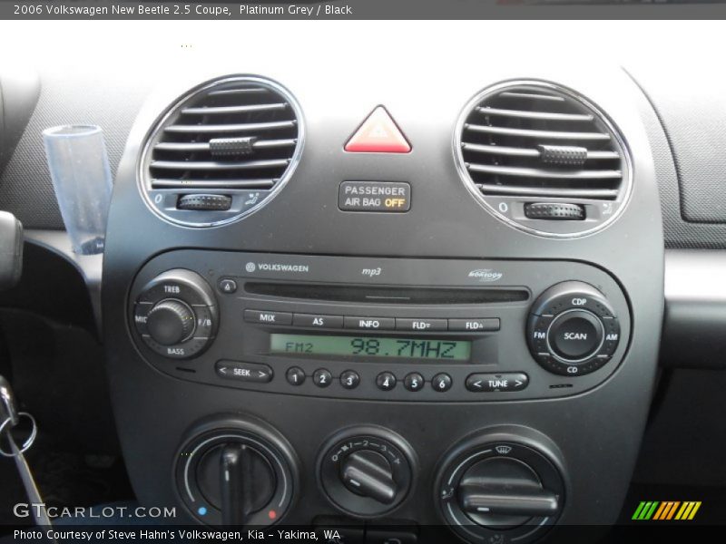 Platinum Grey / Black 2006 Volkswagen New Beetle 2.5 Coupe
