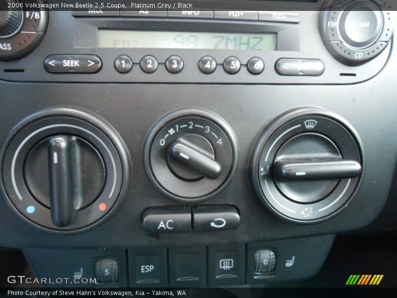 Platinum Grey / Black 2006 Volkswagen New Beetle 2.5 Coupe