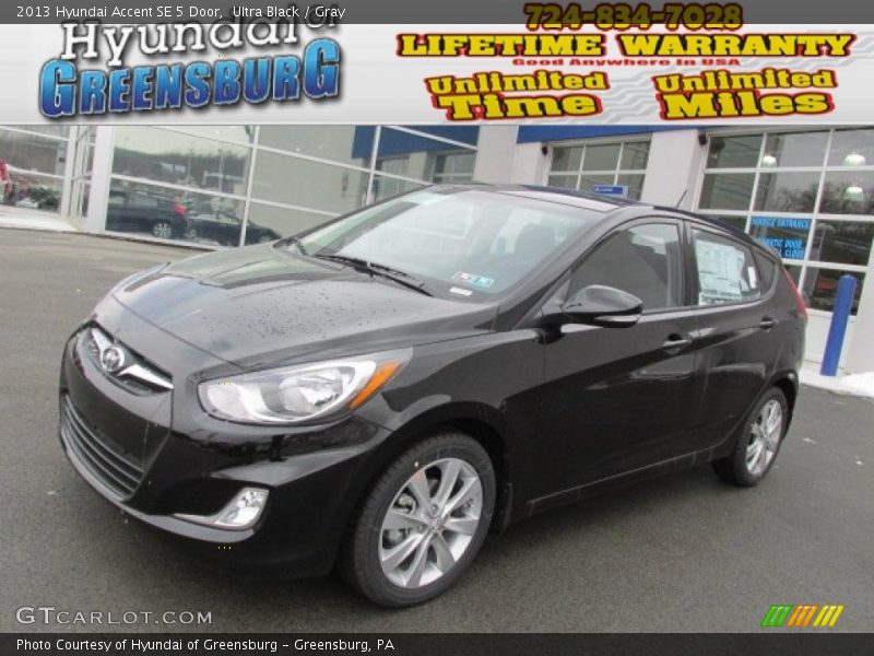 Ultra Black / Gray 2013 Hyundai Accent SE 5 Door