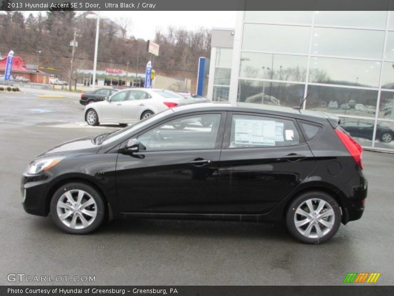Ultra Black / Gray 2013 Hyundai Accent SE 5 Door