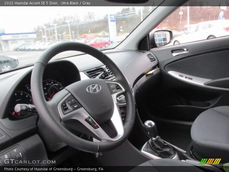 Ultra Black / Gray 2013 Hyundai Accent SE 5 Door