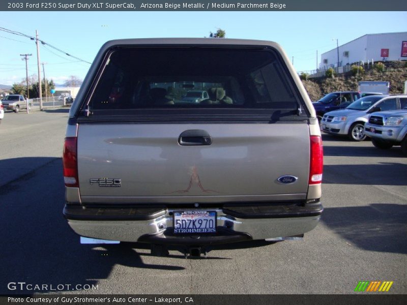 Arizona Beige Metallic / Medium Parchment Beige 2003 Ford F250 Super Duty XLT SuperCab