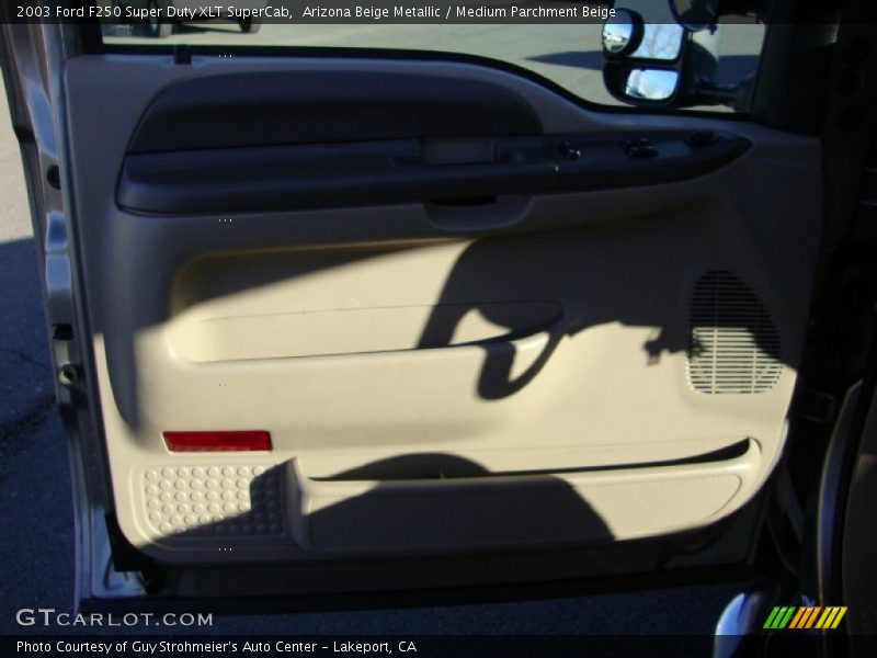 Arizona Beige Metallic / Medium Parchment Beige 2003 Ford F250 Super Duty XLT SuperCab