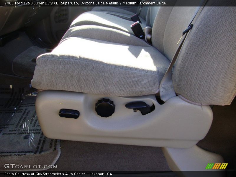 Arizona Beige Metallic / Medium Parchment Beige 2003 Ford F250 Super Duty XLT SuperCab