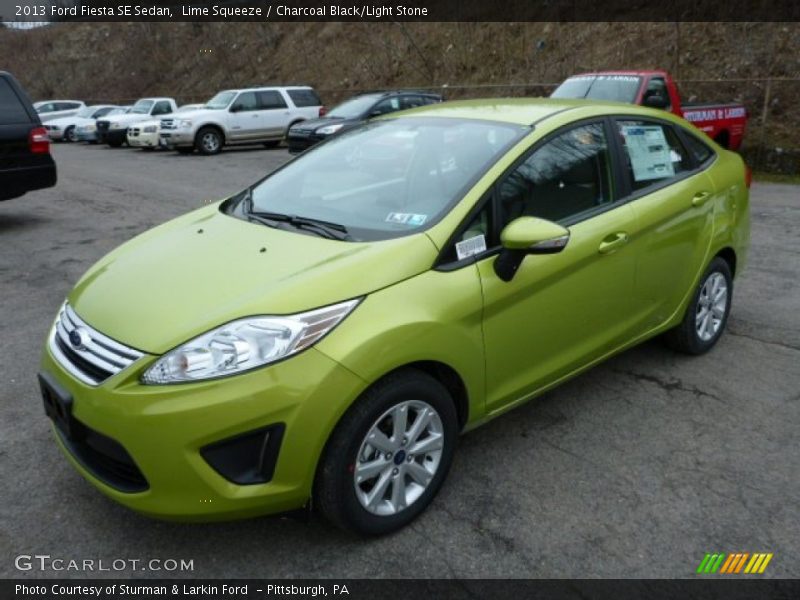Front 3/4 View of 2013 Fiesta SE Sedan