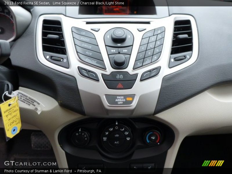 Lime Squeeze / Charcoal Black/Light Stone 2013 Ford Fiesta SE Sedan