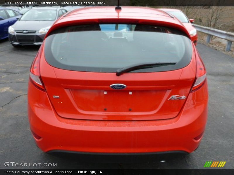 Race Red / Charcoal Black 2013 Ford Fiesta SE Hatchback