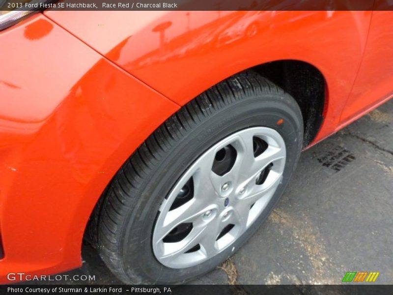 Race Red / Charcoal Black 2013 Ford Fiesta SE Hatchback