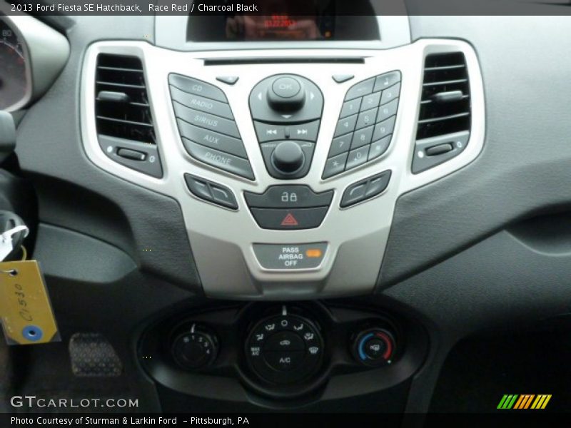 Race Red / Charcoal Black 2013 Ford Fiesta SE Hatchback