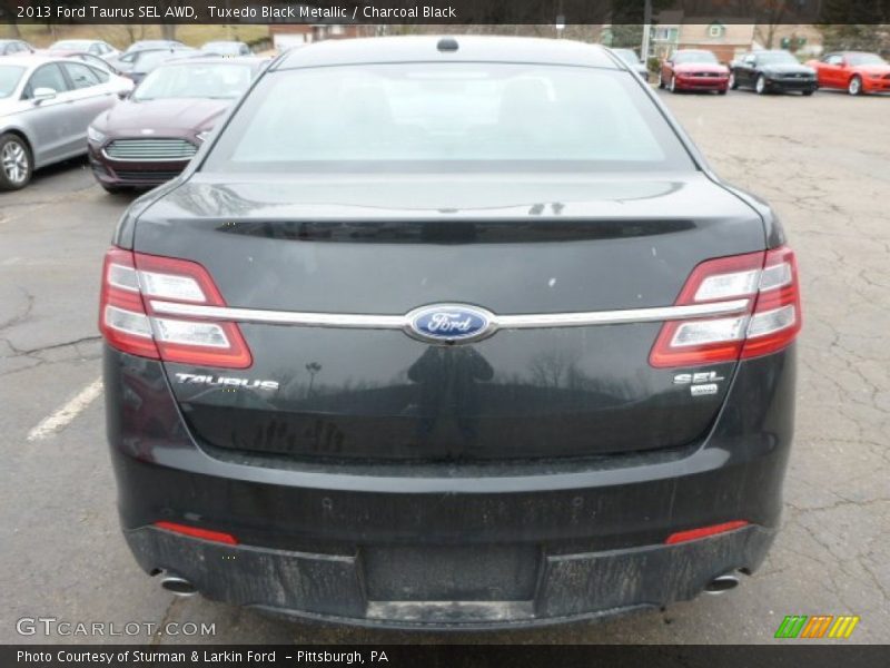 Tuxedo Black Metallic / Charcoal Black 2013 Ford Taurus SEL AWD