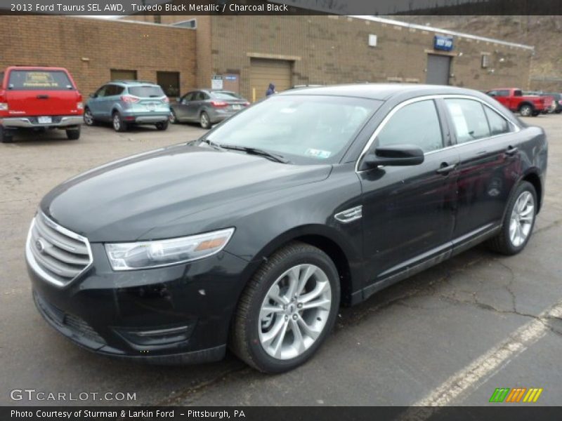 Tuxedo Black Metallic / Charcoal Black 2013 Ford Taurus SEL AWD
