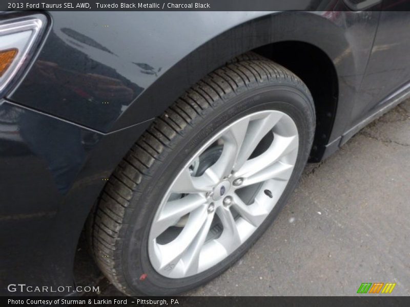 Tuxedo Black Metallic / Charcoal Black 2013 Ford Taurus SEL AWD