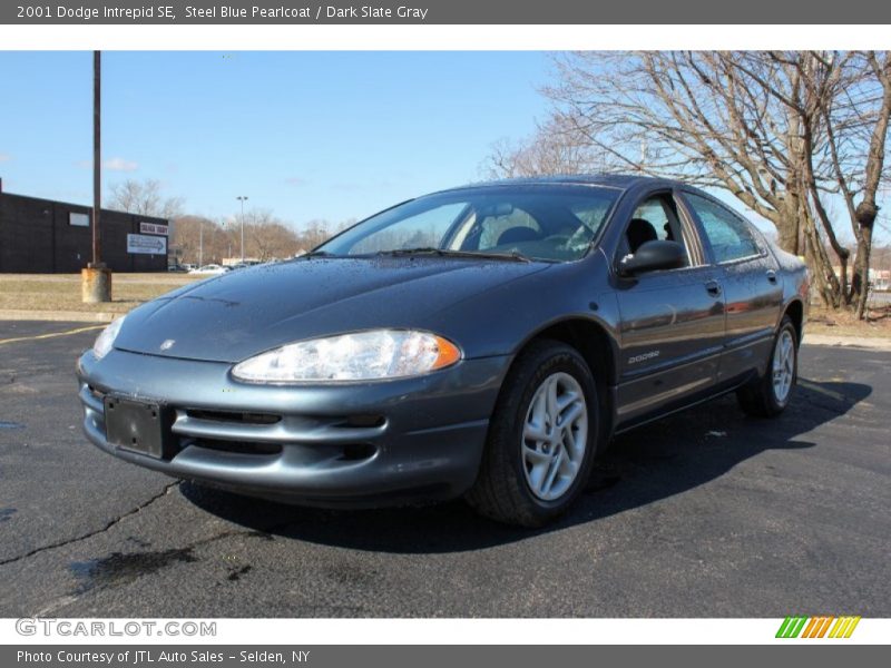 Front 3/4 View of 2001 Intrepid SE