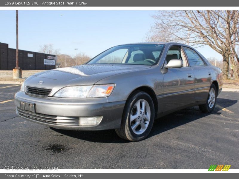 Front 3/4 View of 1999 ES 300