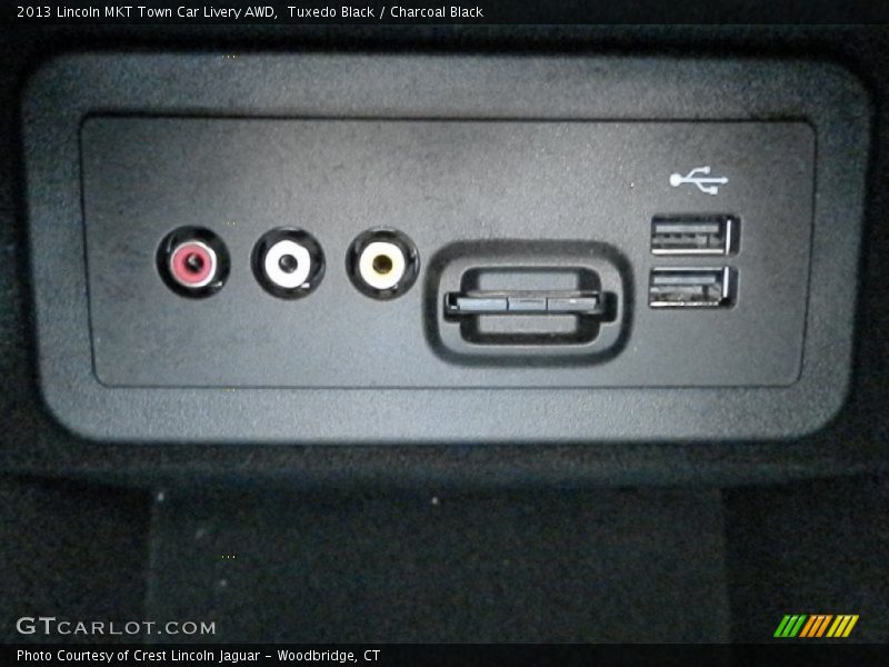 Controls of 2013 MKT Town Car Livery AWD