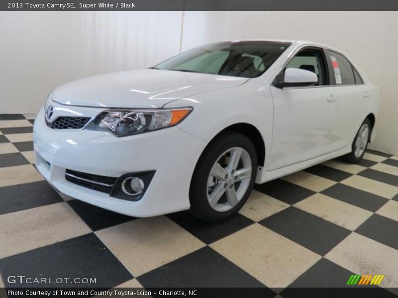 Super White / Black 2013 Toyota Camry SE