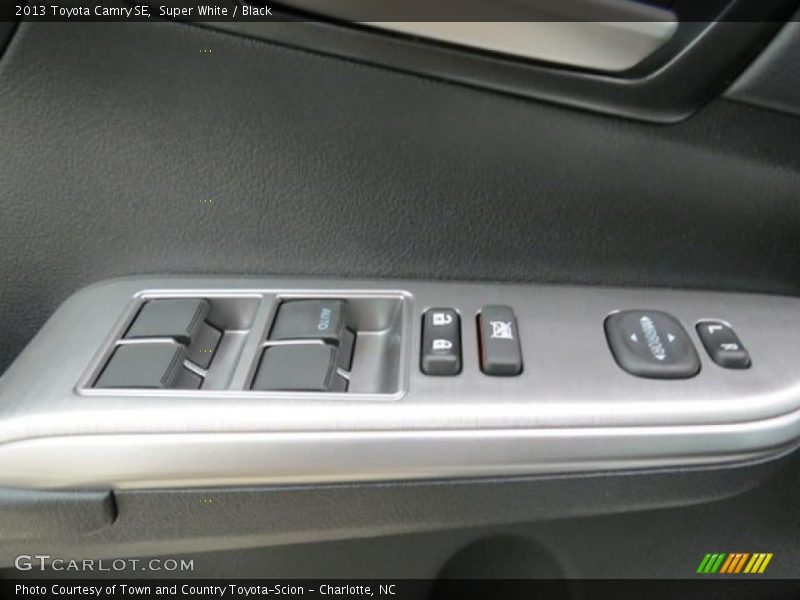 Super White / Black 2013 Toyota Camry SE