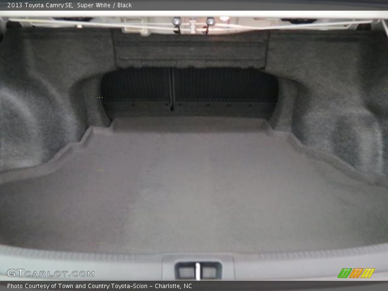 Super White / Black 2013 Toyota Camry SE
