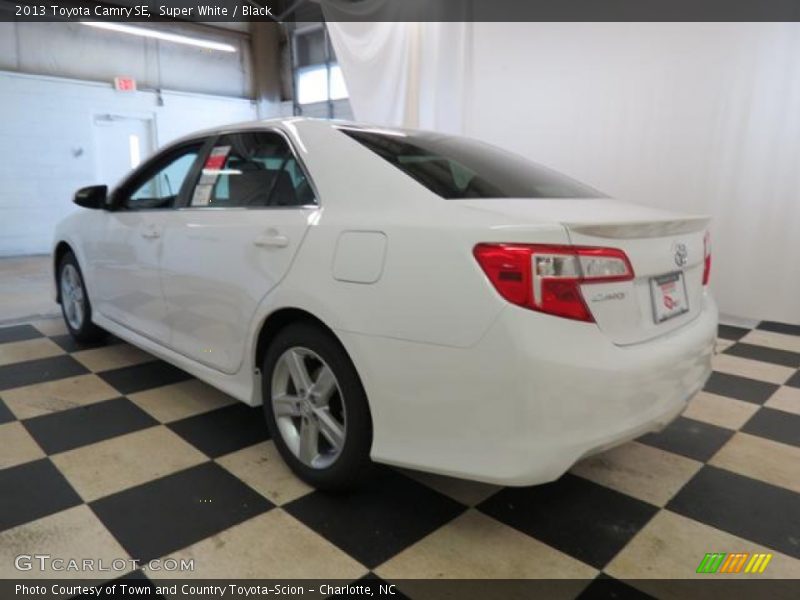 Super White / Black 2013 Toyota Camry SE