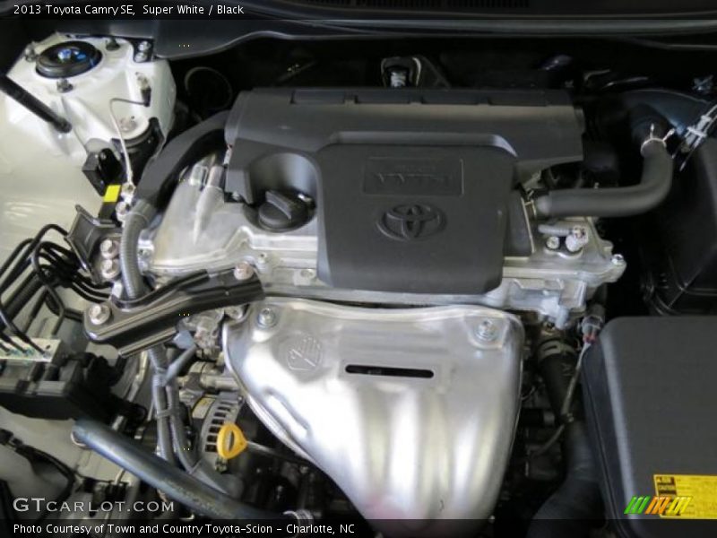 Super White / Black 2013 Toyota Camry SE