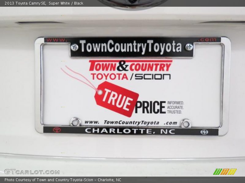Super White / Black 2013 Toyota Camry SE