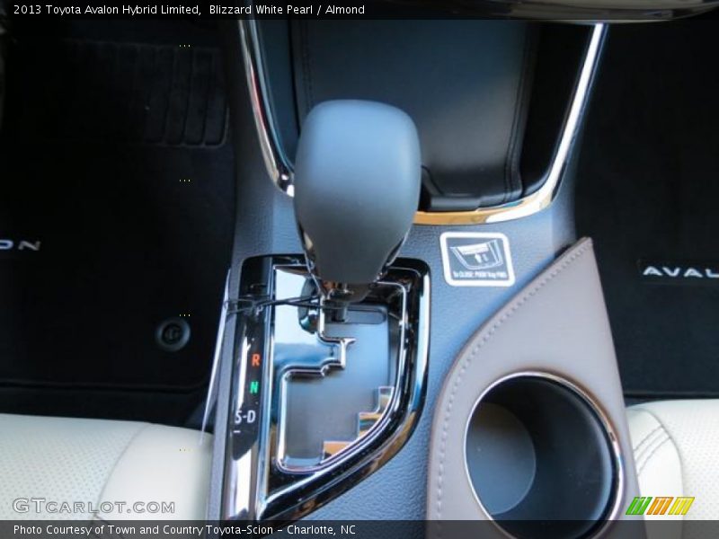 Blizzard White Pearl / Almond 2013 Toyota Avalon Hybrid Limited
