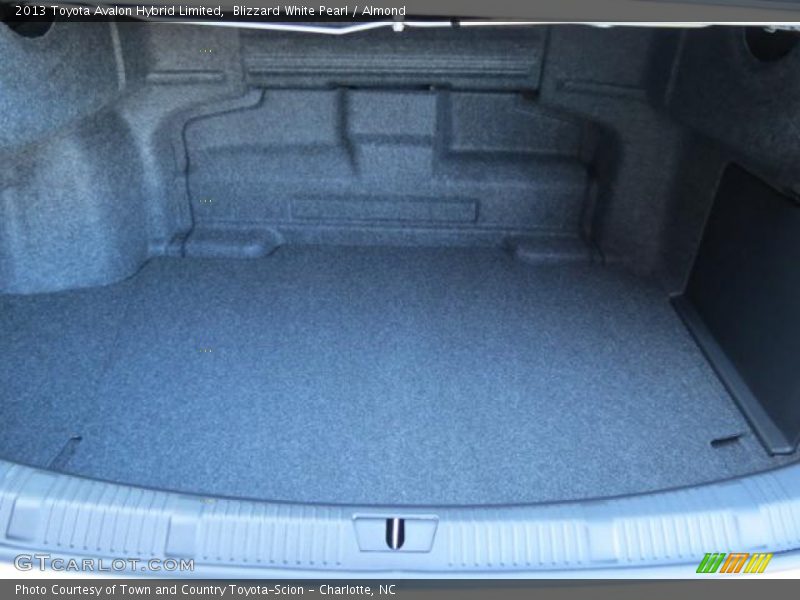 Blizzard White Pearl / Almond 2013 Toyota Avalon Hybrid Limited